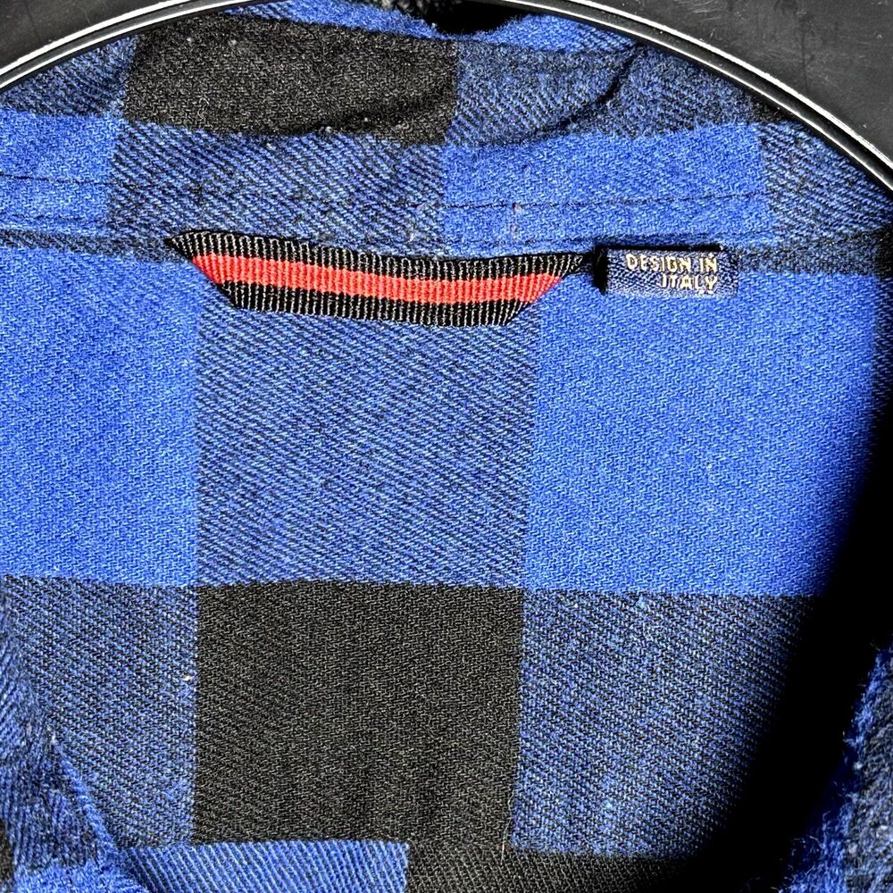 Design in Italy Men's Medium Blue & Black Plaid Flannel Button-Up Shirt‎ Outdoor - Picture 2 of 9